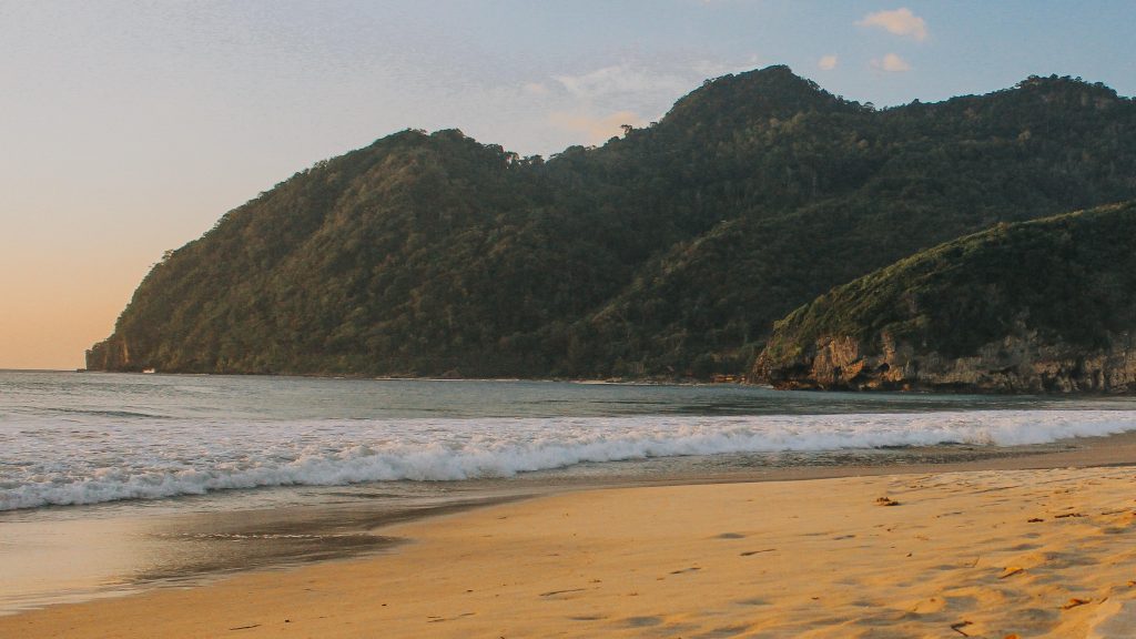 pantai lampuuk aceh