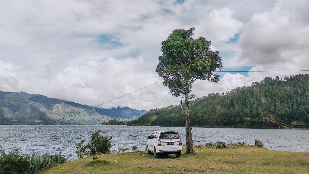 ujung nunang danau lut tawar